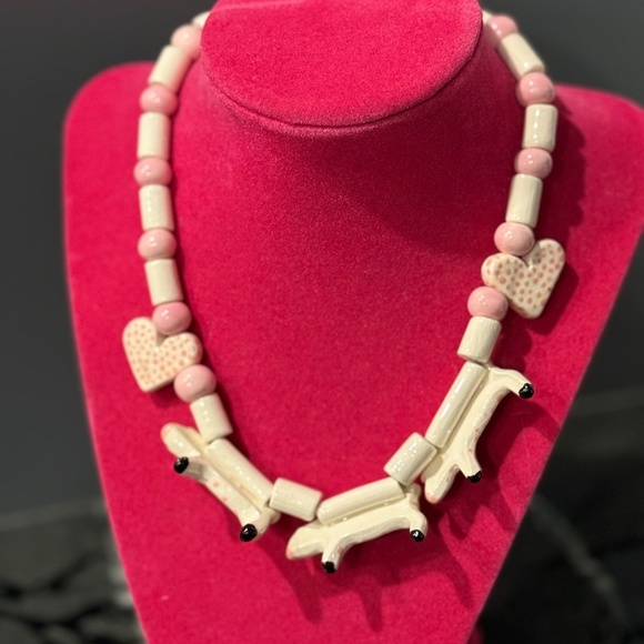 Parrot Pearls Ceramic Vintage Piglet Necklace - Picture 12 of 12